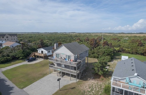 South Nags Head Casa | Experience coastal living at Morning Star, a 5BR home in Nags Head, perfect for up to 10 guests.