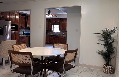 McAllen Casa | Experience comfort and convenience in this beautifully appointed McAllen retreat
