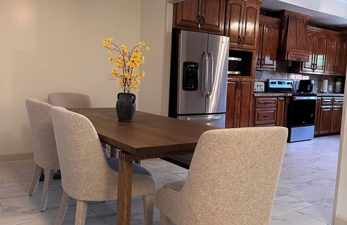 McAllen Casa | Experience comfort and convenience in this beautifully appointed McAllen retreat