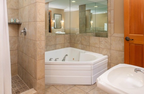 Vancouver Hotel | Experience Comfort at This Cozy Lodge-styled Family Room w/ Balcony