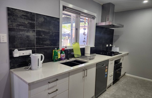 Titirangi Casa | Experience Comfort in Our 3-Bedroom Family Home