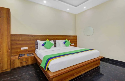 Noida Cama Y Desayuno | “Experience Comfort, Luxury, and Warm Hospitality”
