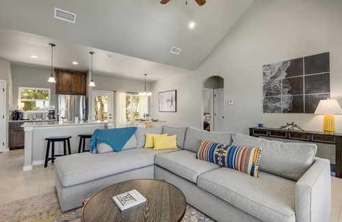 Canyon Lake Cabaña | Experience hill country life & relax! Family & Pet Friendly near Canyon Lake.