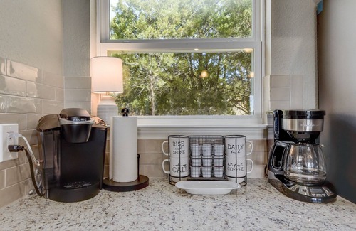 Canyon Lake Cabaña | Experience hill country life & relax! Family & Pet Friendly near Canyon Lake.