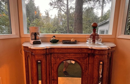 Crestline Cabaña | Experience Lake Gregory charm steps away! Four bedroom Crestline cottage awaits.