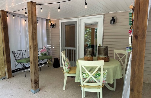 Tellico Village Casa | Experience Loudon charm near Tellico Lake in Tellico Village-private suite.
