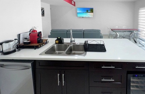 Naranja Apartamento | Experience Luna Sky! 65" TV Bar BBQ go FL Keys