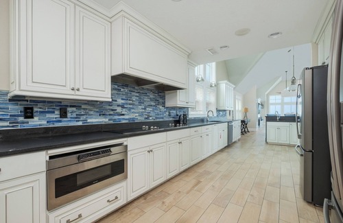 Kill Devil Hills Casa | Experience luxury at Seas the Day, a stunning 15-bedroom oceanfront retreat in Kill Devil Hills