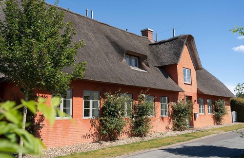 Midlum Casa | "Experience luxury and relaxation in Reethus Dörpsend House 2!"