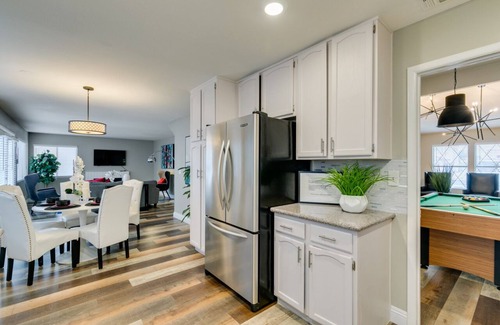 Green Valley North Casa | Experience luxury in Green Valley, just a hop away from Tropicana