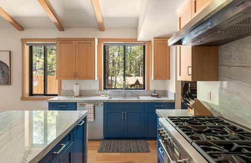 Summit Estates Cabina | Experience luxury at Maple Crest, a spacious 5-bedroom retreat in Big Bear Lake