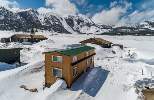 Mammoth Lakes Cabina | Experimente Mammoth Lakes como ningún otro; No hay paredes compartidas, vistas 360, tranquilo.