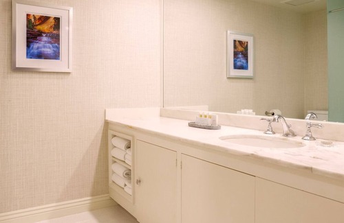Downtown Salt Lake City Hotel | Experience Modern Comfort: Room w/ Cozy Beds & Pool Access