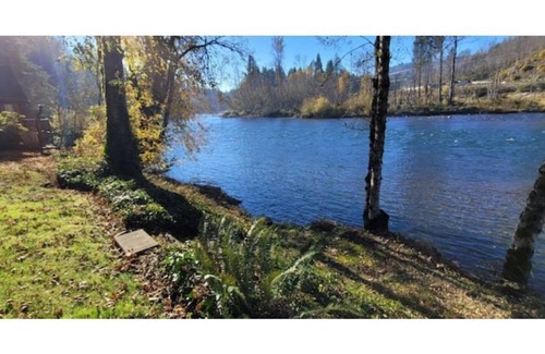 Marcola Casa | Experience Nature in this River Front Hideaway