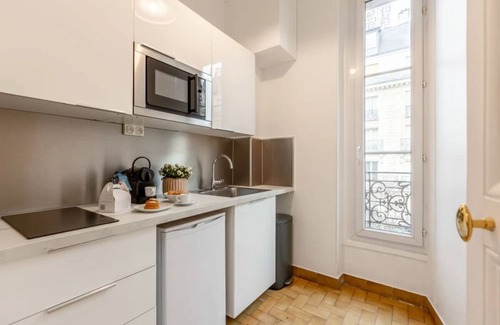 Saint-Merri Apartamento | EXPERIENCE PARISIAN CHARM A PICTURESQUE 3-BEDROOM APARTMENT IN LES HALLES