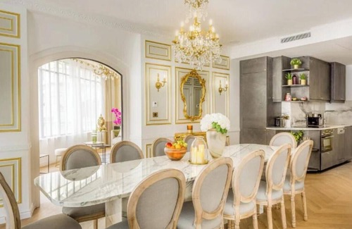 Palais-Royal Apartamento | Experience Parisian Heritage 5 bedroom Apartment in Louvre