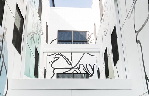 Buckman Neighborhood Apartamento | Experience Soothing Moments & Luxury! Pets Allowed, Near Pioneer Place
