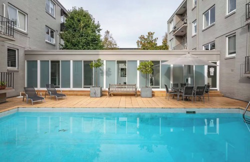 South Yarra Apartamento | Experience stylish living in this chic one bedroom apartment. Perfect location