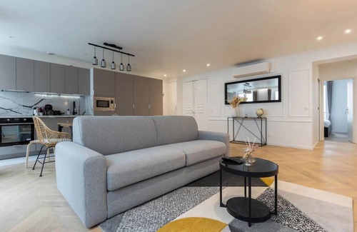 Saint-Merri Apartamento | EXPERIENCE THE BEST OF PARISIAN LIVING IN THE VIBRANT MARAIS – RUE DU TEMPLE