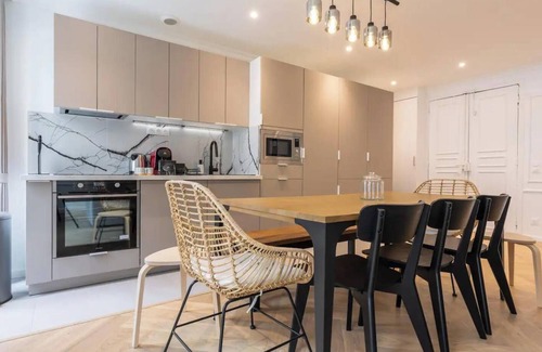 Saint-Merri Apartamento | EXPERIENCE THE BEST OF PARISIAN LIVING IN THE VIBRANT MARAIS – RUE DU TEMPLE
