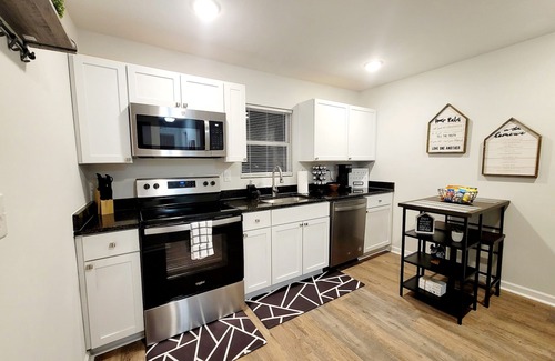 Hanahan Apartamento | Experience the Difference Best Cozy Studio in Town! Parking/Washer/Dryer onsite.