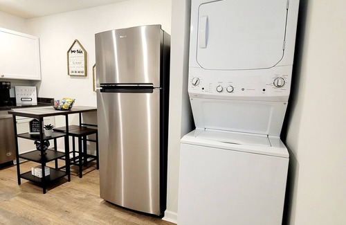 Hanahan Apartamento | Experience the Difference Best Cozy Studio in Town! Parking/Washer/Dryer onsite.