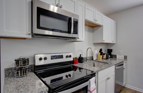 North Charleston Apartamento | Experience the Difference Best CozyClean Retreat in Town! Sleep 4. Dryer/Washer.
