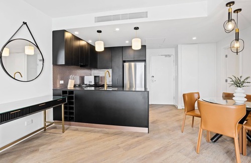 Southport Apartamento | Experience the epitome of luxury at this stunning one-bedroom apartment!
