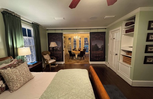 Montgomery Cama Y Desayuno | Suite Louise en nuestro histórico Hodge Podge Lodge ~ Construido en 1854