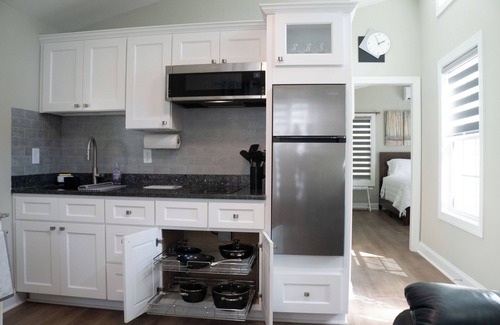 Green Valley Apartamento | Experience the luxury and comfort of our new guesthouse in the heart of NC Triad