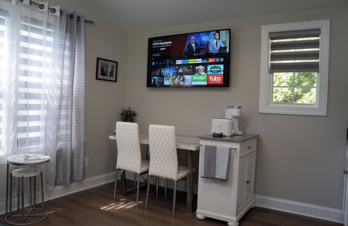 Green Valley Apartamento | Experience the luxury and comfort of our new guesthouse in the heart of NC Triad