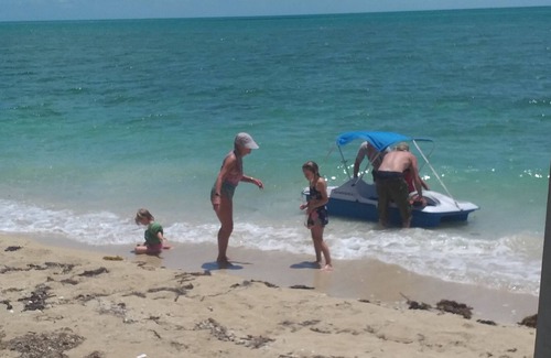 Coral Harbour Apartamento | Experience the Real Bahamas, 10 mins from the Airport, On the Beach