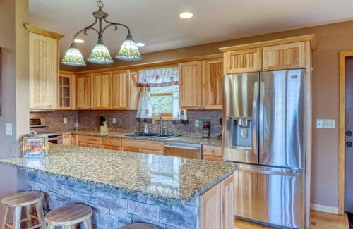 Whittier Cabina | Experience the serene beauty of the mountains at Bear Cove Cabin.