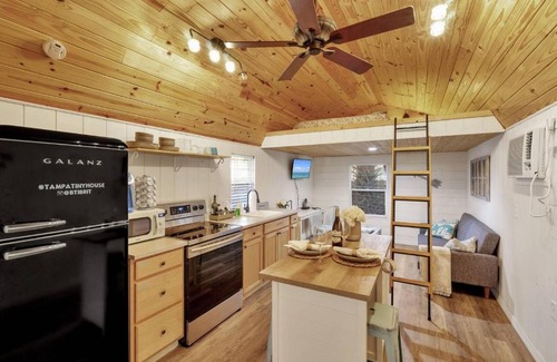Tampa Casa | Experience the TINY HOUSE