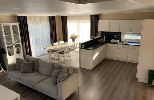 Lathum Casa | Experience the ultimate pleasure of quality time with friends and family in this holiday home!