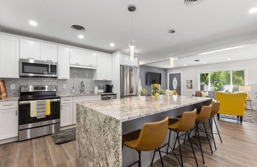 Historic Old Northeast Casa | Experience the Vibrant Downtown St Pete!