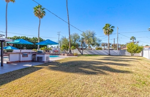 Yuma Casa | "Experience Ultimate Fun at our home! Pool, ping pong, Outdoor Grill, and More!