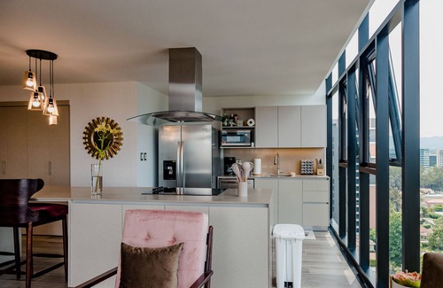 Zona 9 Apartamento | Experience Unparalleled Luxury in Zona 10 Premier Condo. Zona Viva!