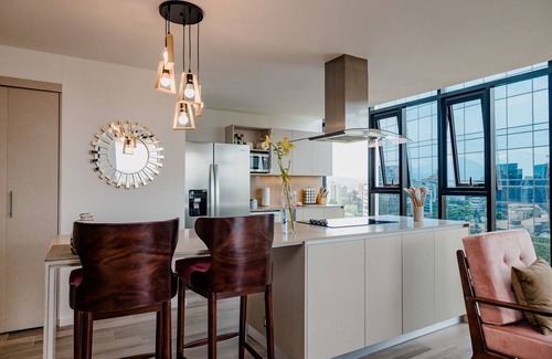 Zona 9 Apartamento | Experience Unparalleled Luxury in Zona 10 Premier Condo. Zona Viva!