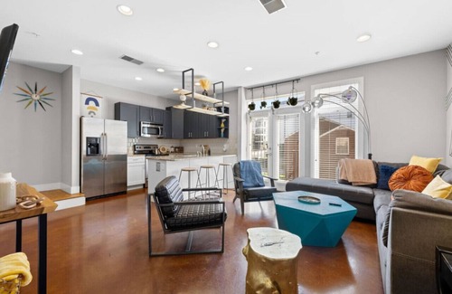West End Condominio | Experience West End - Minutes to Broadway & Restaurants Newly Updated Corner Condo