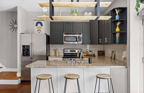 West End Condominio | Experience West End - Minutes to Broadway & Restaurants Newly Updated Corner Condo