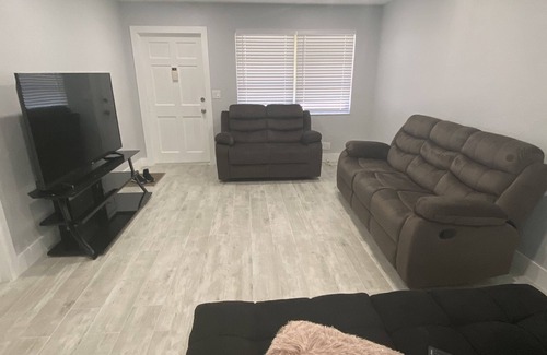 Highland Garden Casa | Explore amazing Downtown Hollywood & Beach Boardwalk!