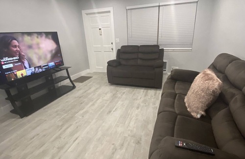 Highland Garden Casa | Explore amazing Downtown Hollywood & Beach Boardwalk!