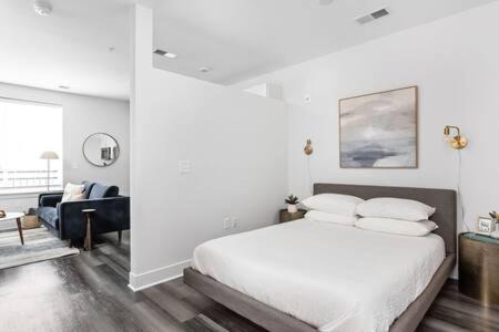 Cole-Noble District Apartamento | Explore CozySuites Indy from an Urban Oasis in Market East