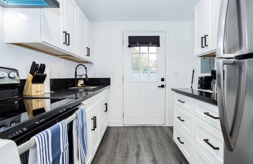 Beverly Green Villa | Explore Downtown Vegas: 5 Units, Sleeps 21 & Games