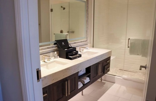 Charlotte Harbor Hotel | Explore From This 2-Bedroom Near Fishermen’s Village and Waterfront