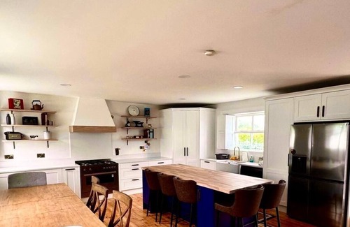 Kilgreaney Casa | Explore Ireland from Our Restored 1933 Schoolhouse – 3-Bedroom Irish Retreat