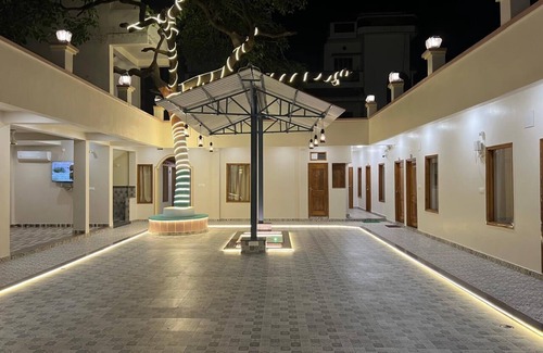 Varanasi Casa | Explore Kashi with SerenityStays : Spacious 8 Bedroom Retreat at City Centre!