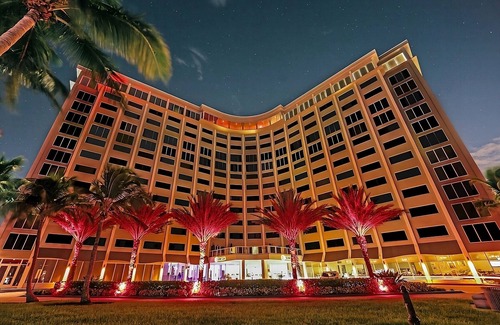 East Fort Lauderdale Hotel | Explore Las Olas Boulevard! Just steps away from Fort Lauderdale Beach! W/ Pool!
