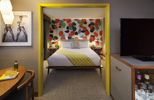 Venice Hotel | Explore More of Venice! Pool w/ Jacuzzi, Close to Venice Beach Boardwalk!